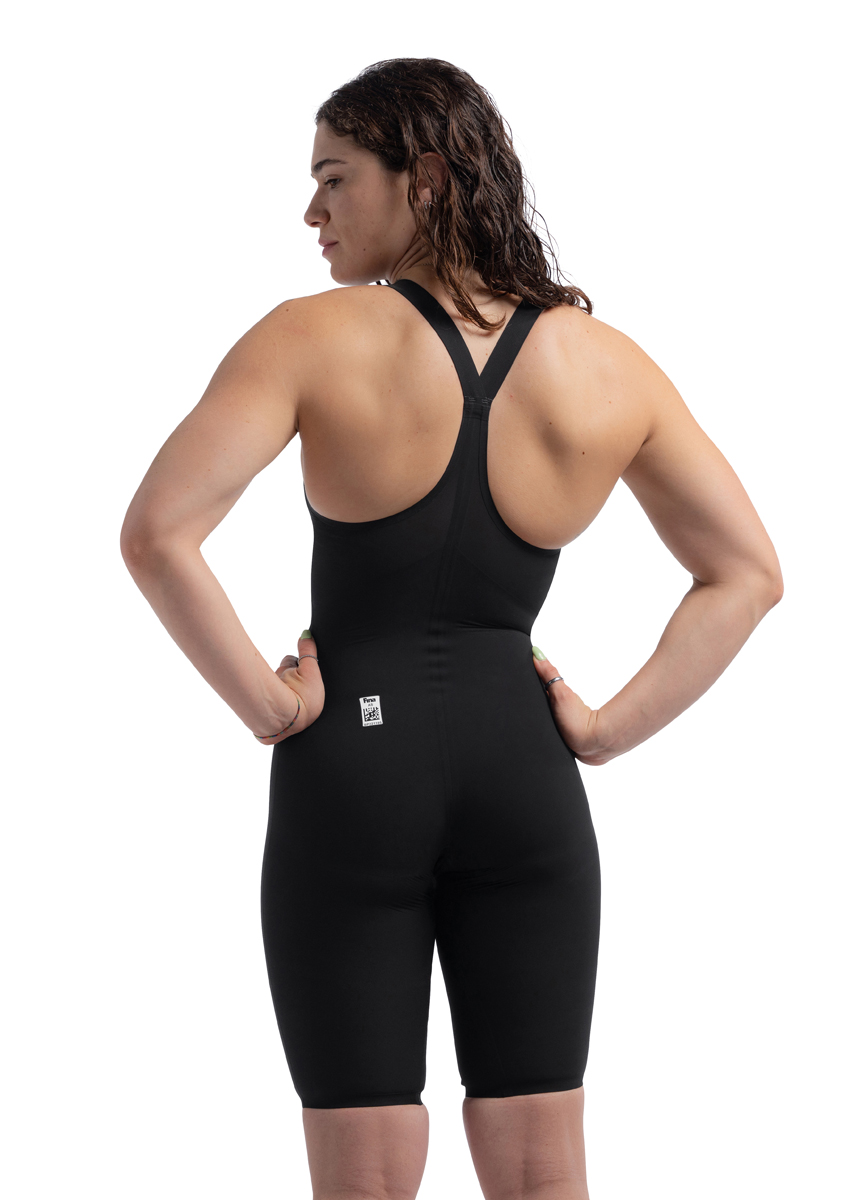 Lady with hands on hips wearing Speedo Fastskin LZR Pure Valor 2.0 Closedback Kneeskin - Black-Front view