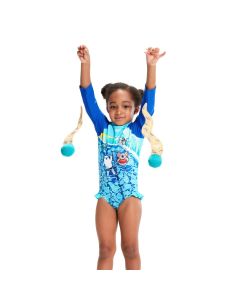 Kid playing with Speedo Dive Balls - Orange / Aquarium / Black Kid playing with Speedo Dive Balls - Orange / Aquarium / Black